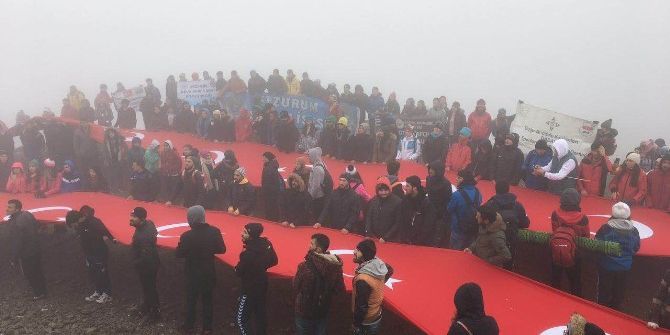 150 Metrelik Türk Bayrağı İle Zirve Tırmanışı