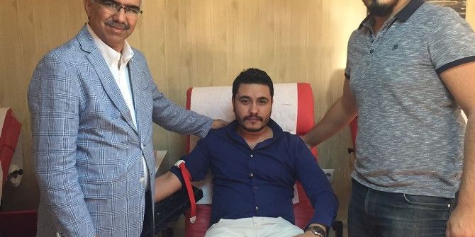 Ak Parti’li Gençlerden Kızılay’a Kan Bağışı