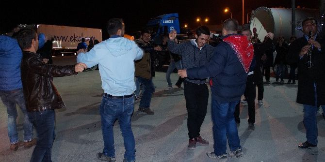 Lapseki’de Davullu Zurnalı Asker Eğlencesi