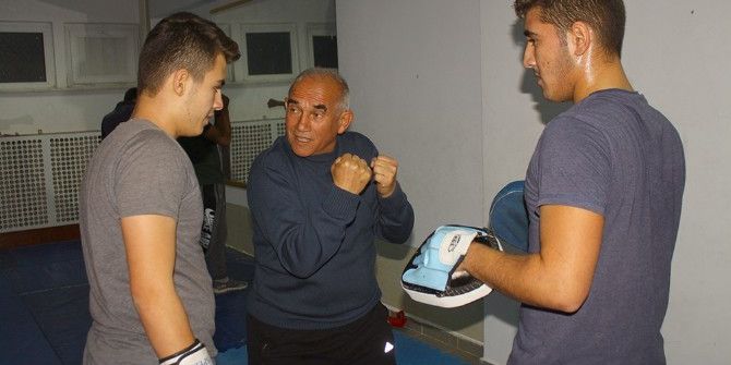 Dinar Belediyesinin Açtığı Boks Kursu Devam Ediyor