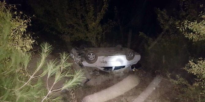 Otomobil Uçuruma Yuvarlandı: 2 Yaralı