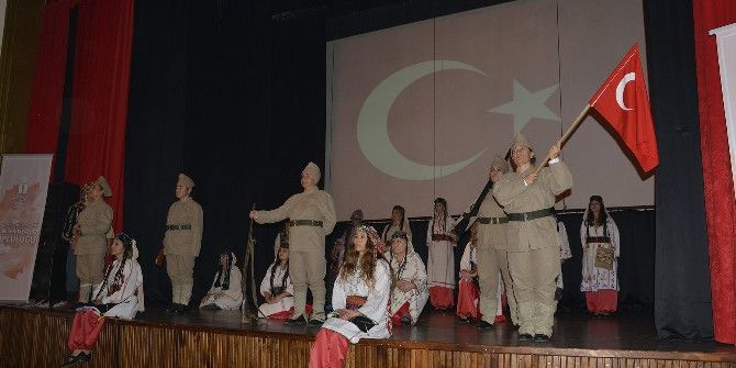 "Cumhuriyet Kadınlarından Bayrama Özel" Adlı Oyun Sahneledi