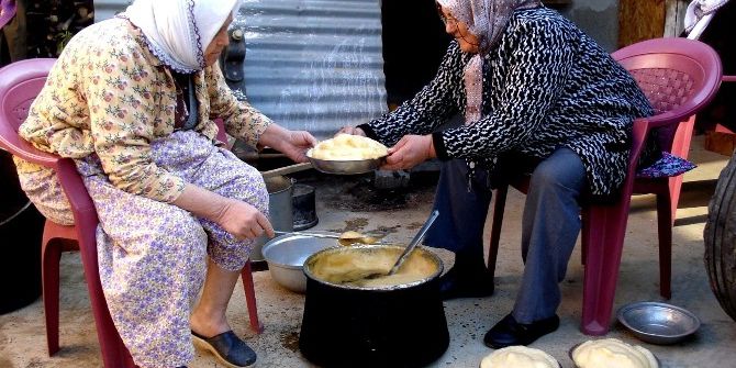 Komşuların Pekmez Köpüğü Dayanışması