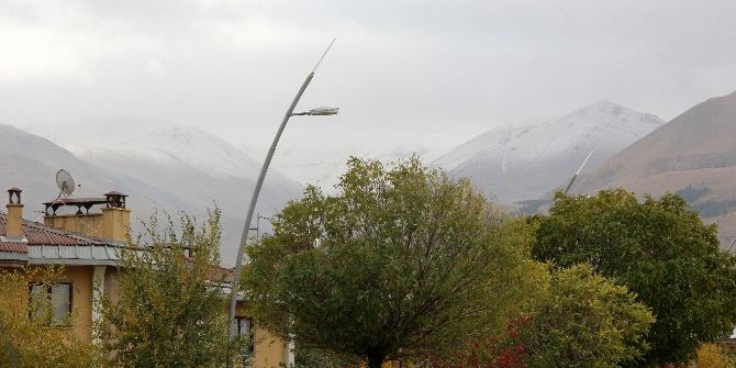 Erzurum’da Yüksek Kesimlerde Kar Yağışı