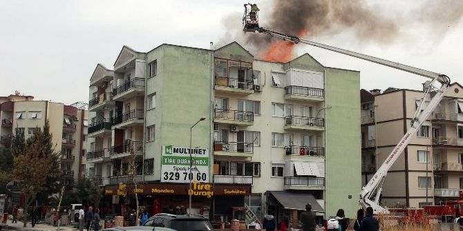 Apartmanda Korkutan Yangın