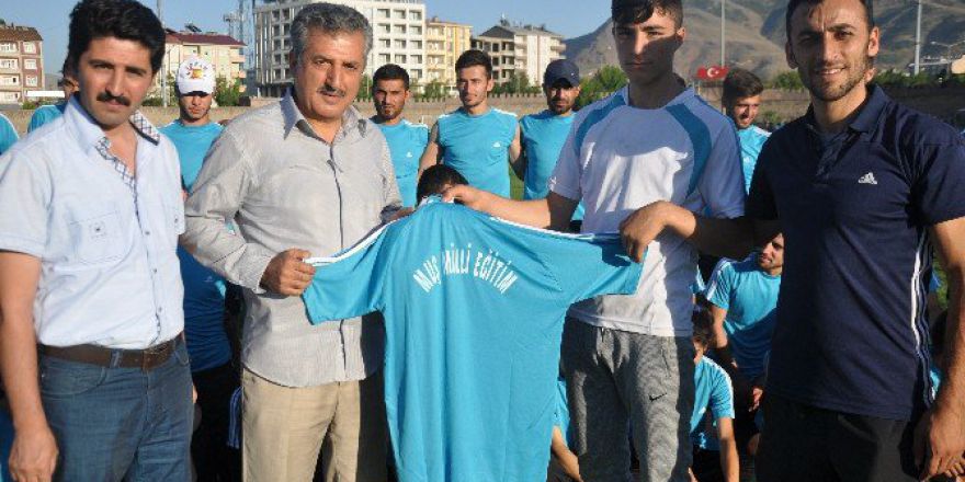 Besyo’ya Hazırlanan Öğrencilere Malzeme Desteği