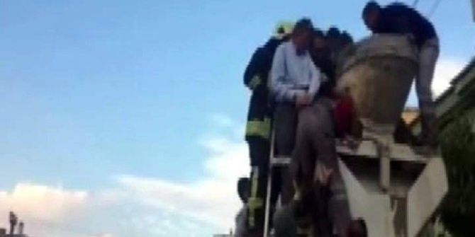 Beton Mikserine Kafası Sıkışan İşçinin Ölüm Kalım Mücadelesi