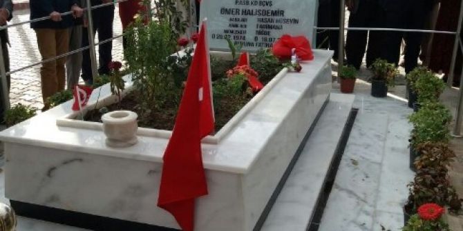 Yozgat Şehit Aileleri Derneği Ömer Halisdemir’in Mezarını Ziyaret Etti