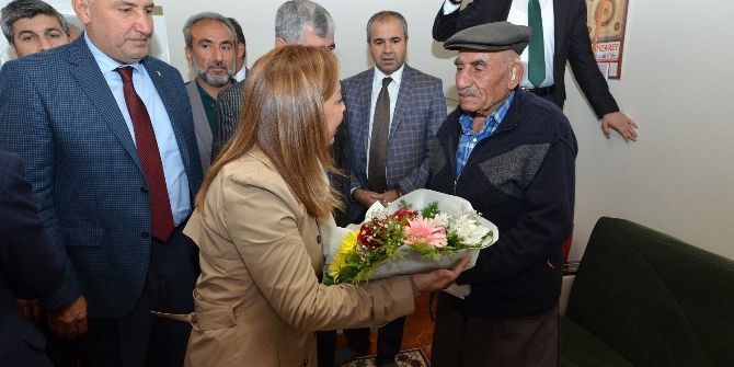 Yeşilyurt Belediyesi ‘Baştacı’ Projesiyle Evde Yaşlı Bakım Hizmeti Veriyor