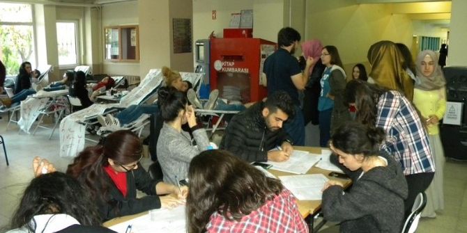 Beü Öğrencileri Kan Bağışı Yaptı
