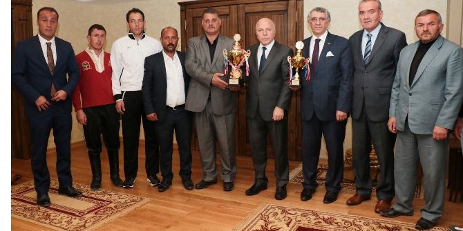 Şampiyon Ciritçilerden Başkan Sekmen’e Ziyaret