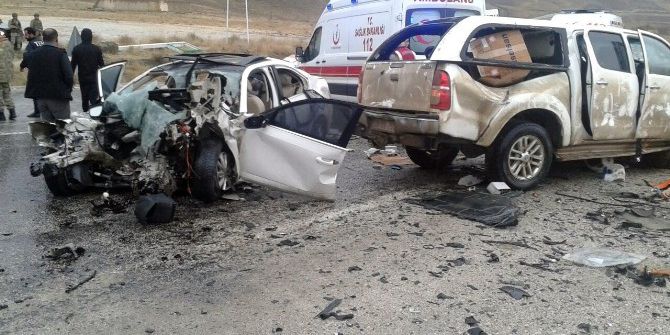 Van’da Trafik Kazası: 5 Ölü, 3 Yaralı