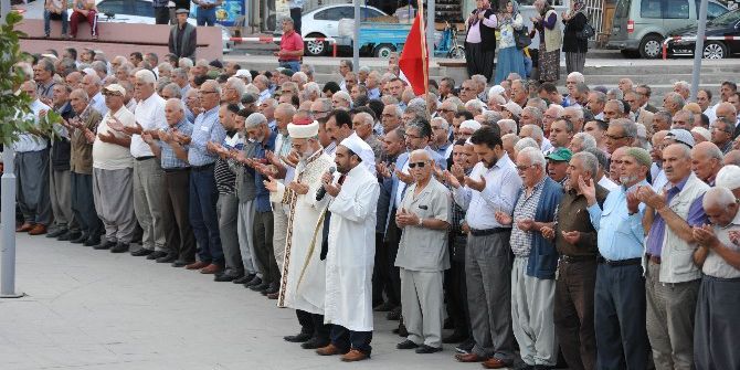 Tarsus’ta Hz. Danyal Meydanı’nda Yağmur Duası