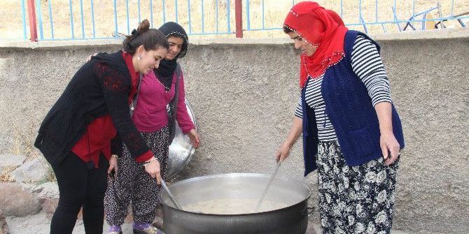 Çemişgezek’te Köy Okulunda Aşure Etkinliği