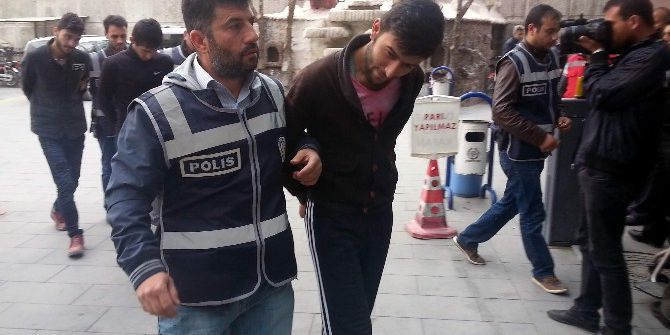 Çaldıkları Paralarla Daire Kiralayıp, Uyuşturucu Partisi Yapmışlar