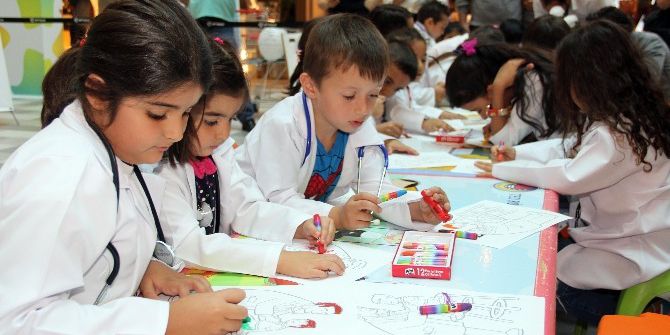 Minik Doktorlar İş Başında