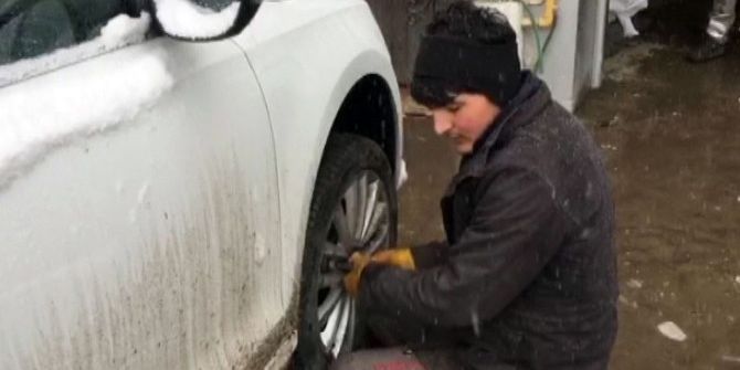 Kars’ta Kar Yağışı Lastikçilere Yaradı