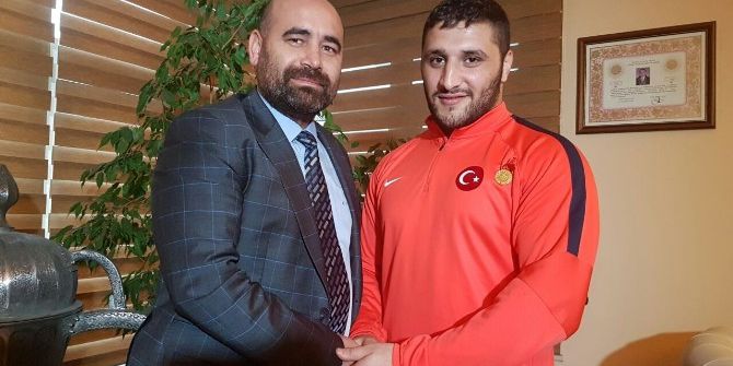 Milli Sporculara Av. Ejder Demir’den Ödül