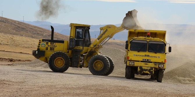 Darende’de Yol Yapım Çalışmaları Devam Ediyor