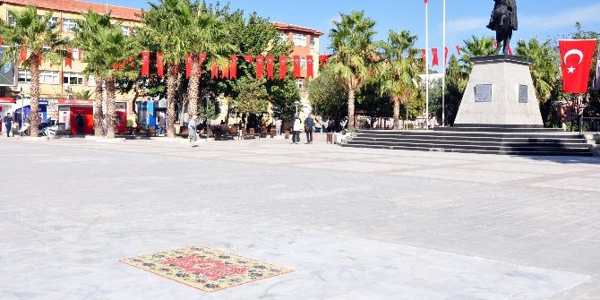 Milas’ın Meşhur Halıları Meydanlarda