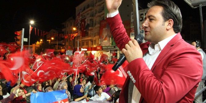 Vanlı Sanatçıdan Darbe Türküsü