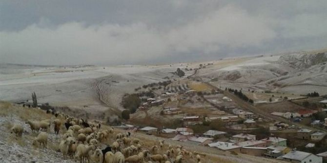 Gürün’de Mevsimin İlk Karı Yağdı