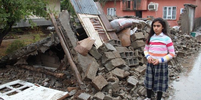 Batman’da Yağış, Bir Evin Yıkılmasına Neden Oldu