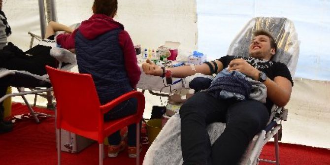 Kızılay, İaü’de Kan Bağışı İçin Çadır Kurdu