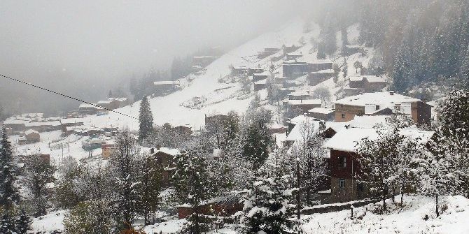 Ayder Gelinliğini Giydi