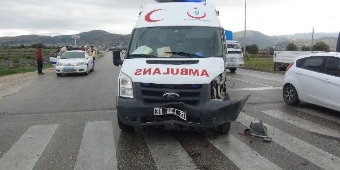 Hatay’da Ambulans Kaza Yaptı