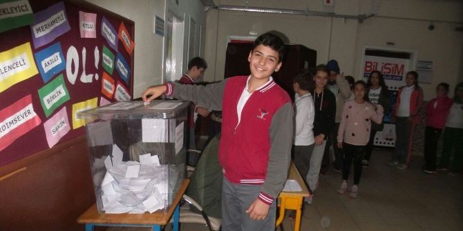 Öğrenciler Başkanlık Seçimi İçin Sandığa Gitti