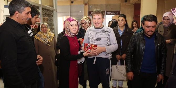 Yakutiye Gençlik Merkezi Gönüllülerinden Özürlüler Derneği’ne Ziyaret