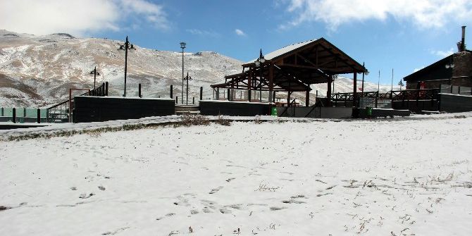 Erciyes Kayak Merkezi’ndeki Kar Yağışı Yüzleri Güldürdü