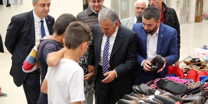 Başkan Büyükkılıç İldem’de Esnafları Ziyaret Ederek Vatandaşlarla Sohbet Etti