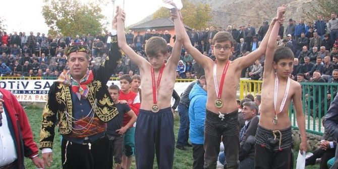 Oltulu Güreşçilerin Büyük Başarısı