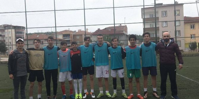 Bozüyük Şeyh Edebali Mesleki Ve Teknik Anadolu Lisesi Futbol Takım İl Şampiyonu Oldu