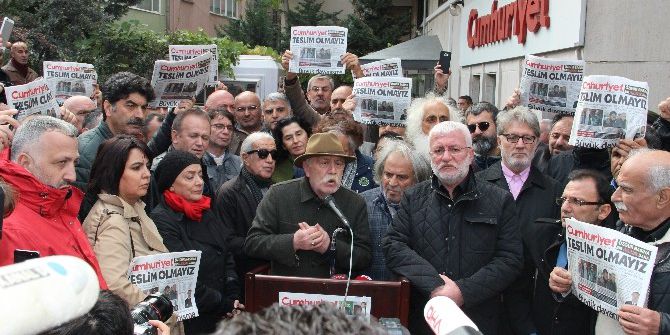 Sanatçılardan Cumhuriyet Gazetesi’ne Destek