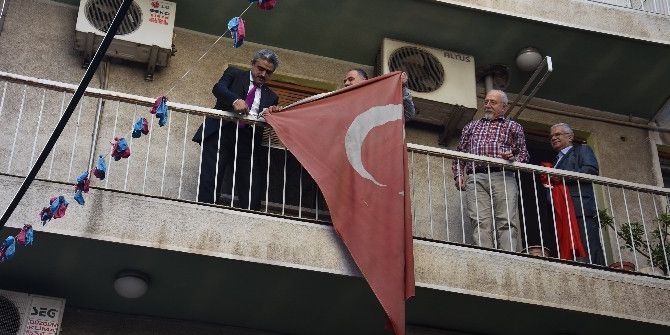 Belediye Başkanından Bayrak Hassasiyeti