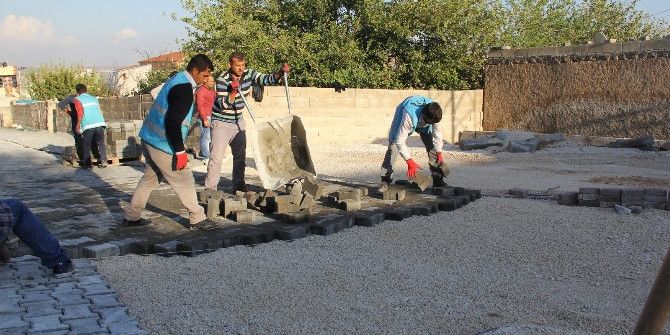 Eyyübiye’de Yol Yapım Çalışmaları Sürüyor