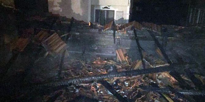 Sakarya’da Çatı Yangını Büyümeden Söndürüldü