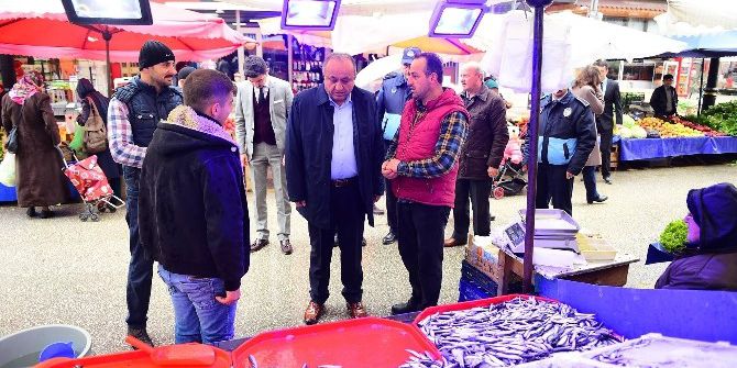 Başkan Babaş, Pazarda Vatandaşlarla Bir Araya Geldi