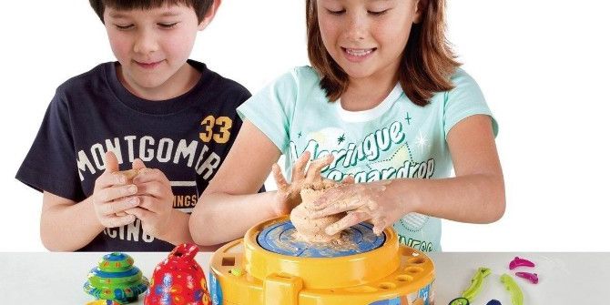 Minikler Çamurdan Eserler Yapacak