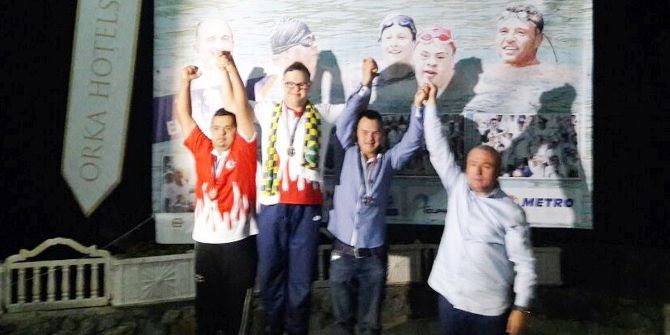 Özel Sporcu Birinciliğe Kulaç Attı