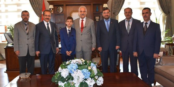 Vali Güvençer, Türkiye Hafızlık Yarışması İkincisi Ahmet Said İpek’i Ağırladı