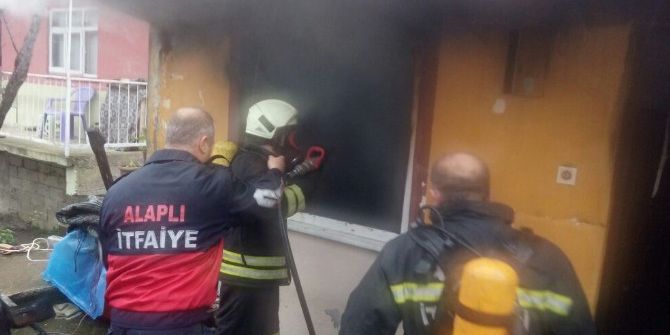 Mutfakta Çıkan Yangın Paniğe Neden Oldu