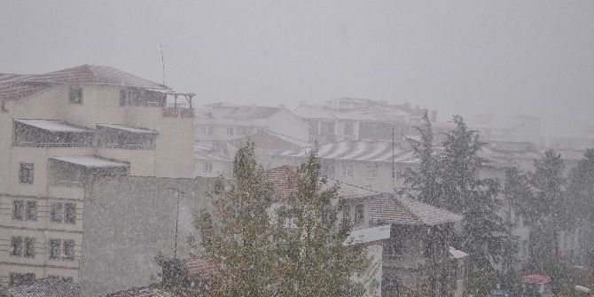 Bozüyük’e Kar Yağışı Yüksek Kesimlerin Ardından Şehir Merkezinde De Etkili Oldu