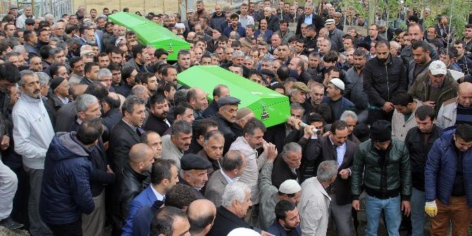 Trafik Kazasında Hayatını Kaybeden 5 Kişi Toprağa Verildi