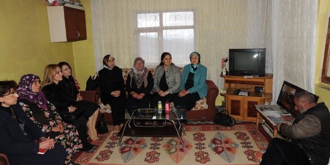 Vali Azizoğlu’nun Eşinden Şehit Ailesine Ziyaret