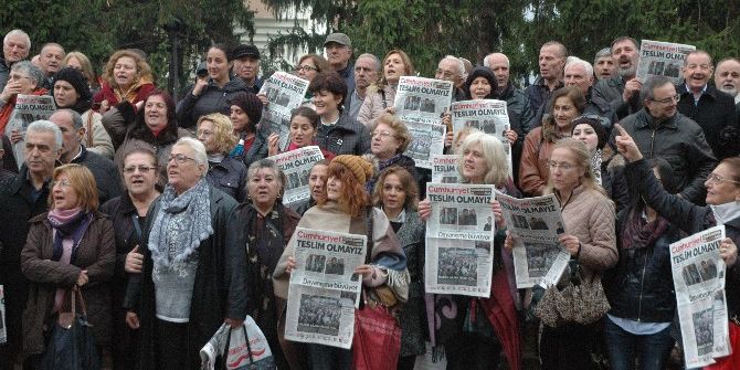 Chp’lilerden ‘Cumhuriyet Gazetesi’ Protestosu