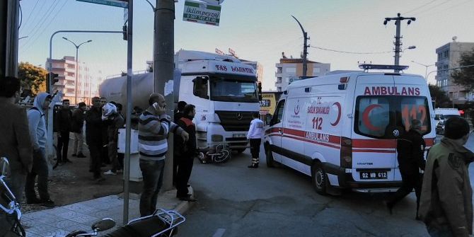 Tır İle Motosiklet Çarpıştı